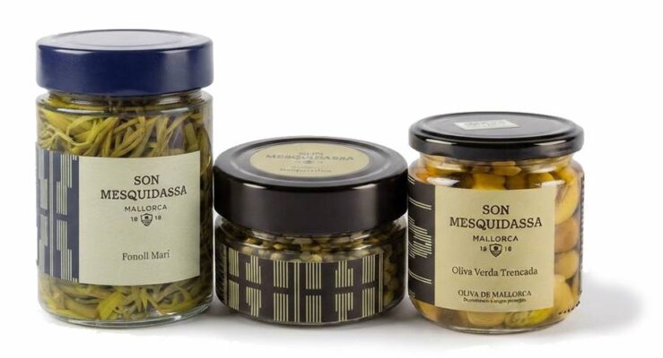 Sea fennel, capers and split green olives